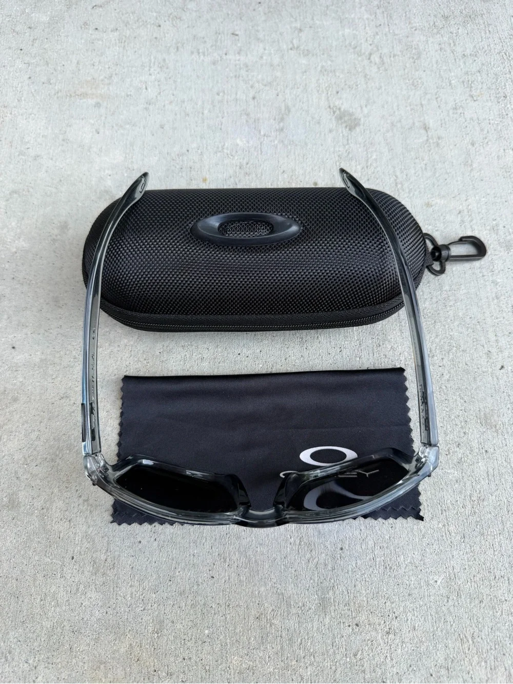 Oakley Holbrook Sunglasses Blue Sapphire Irid Polar Prizm Crystal Clear Frame